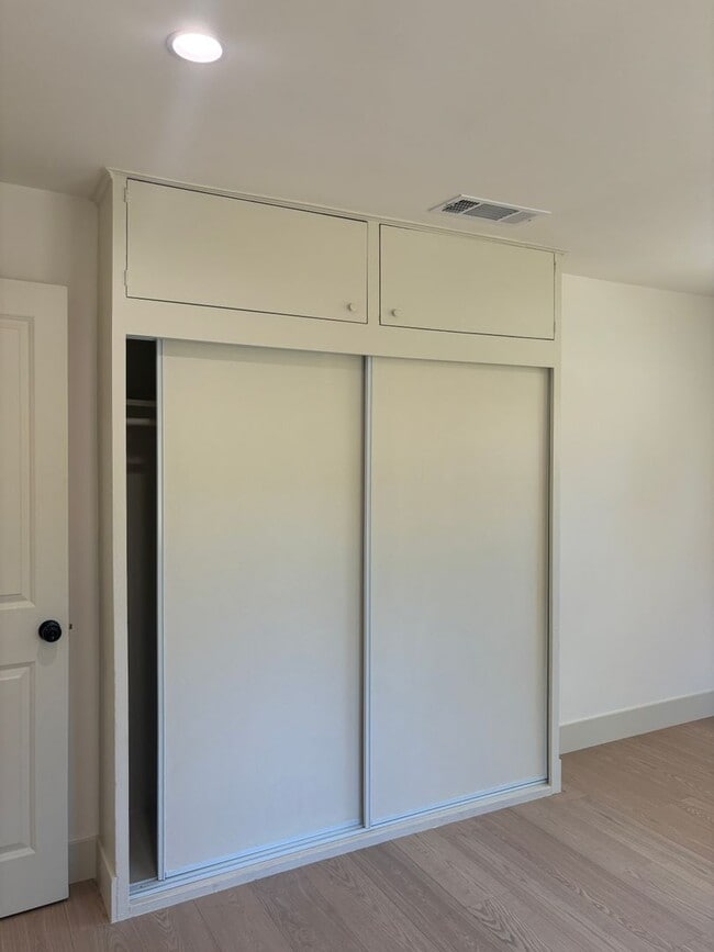 Building Photo - Newly renovated 2 bedroom 2 bathroom in a great location