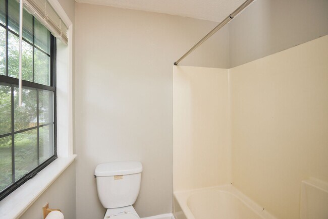 Building Photo - 2838 Mitchell Pl