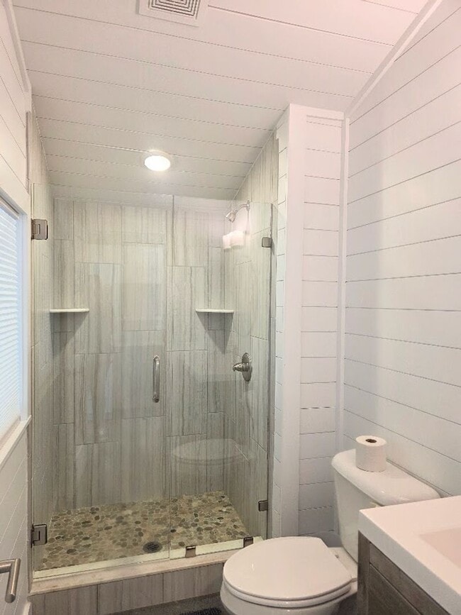 Building Photo - Charming Waterfront Bungalow