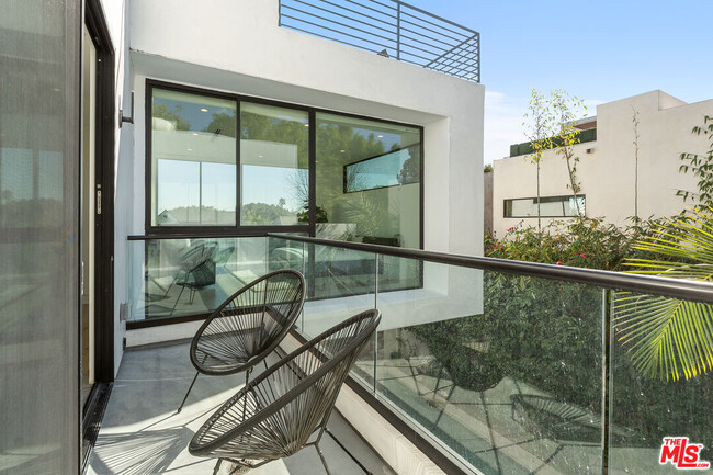 Building Photo - 1621 N Fairfax Ave