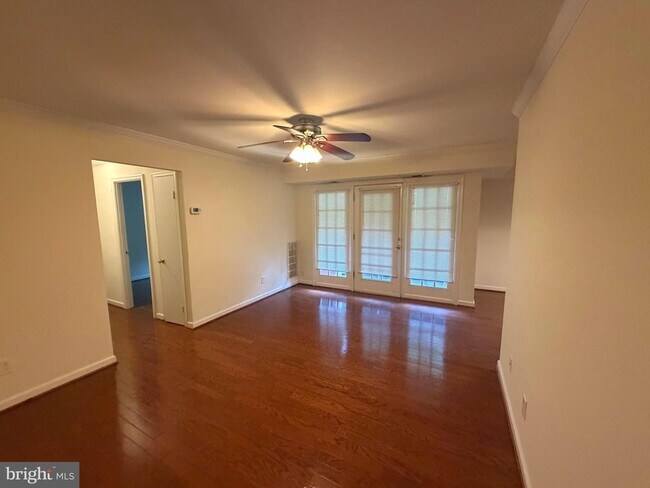 Building Photo - 3814 Lyndhurst Dr