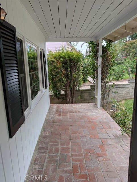 Building Photo - 1108 E Altadena Dr