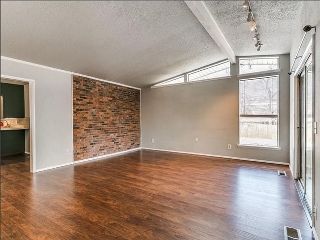 Building Photo - Chic 3-Bed 2-bath in Oklahoma City