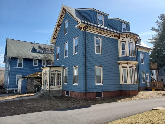 Building Photo - 37 Spring St