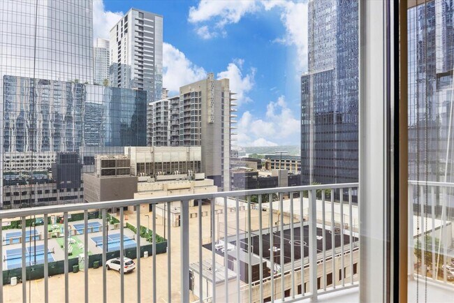 Building Photo - 360 Nueces St