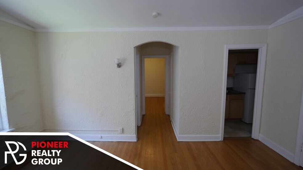 Building Photo - 556 W Arlington Pl