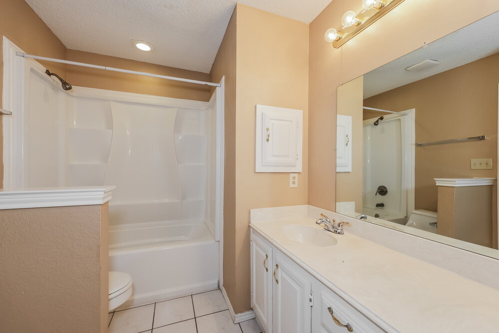 Building Photo - 544 De Soto Dr