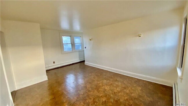 Building Photo - 918 Hempstead Turnpike