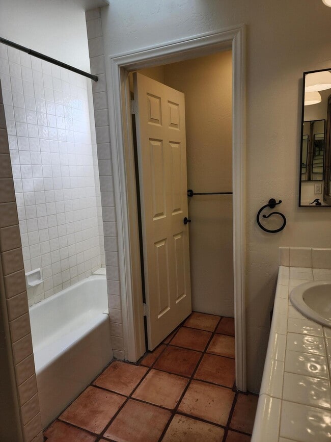 Building Photo - 54035 Avenida Martinez