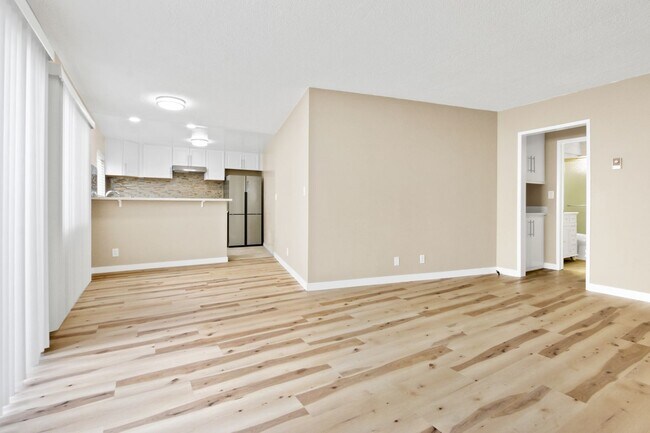 Interior Photo - 1234 Wellesley Ave