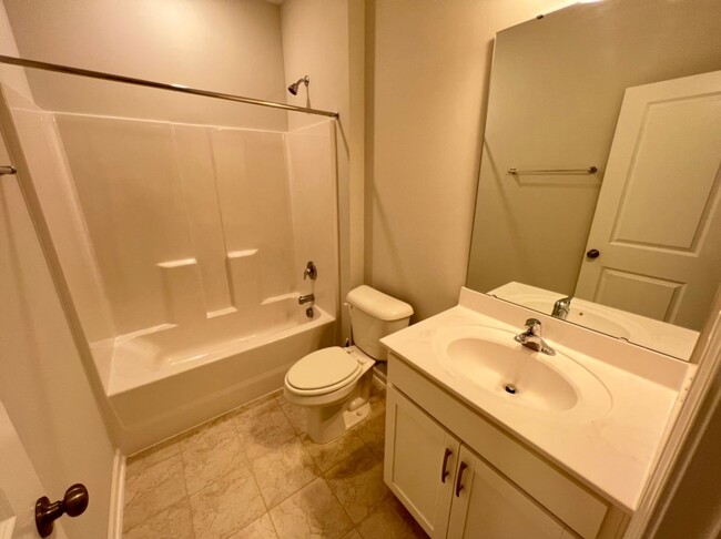 Building Photo - Spacious, Like-New Townhome with Premium F...