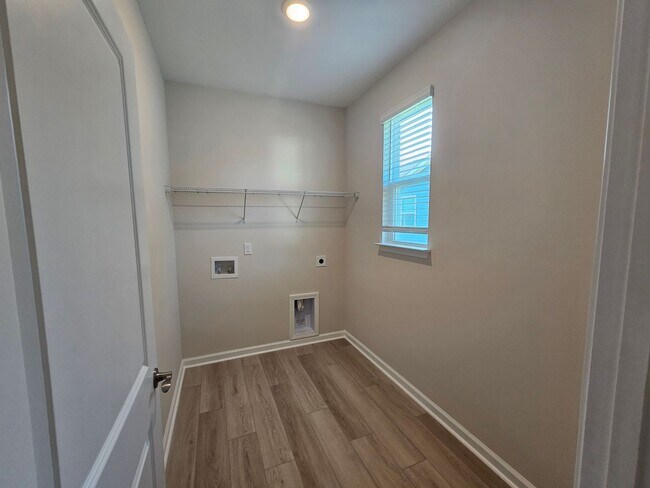 Building Photo - 2215 Flatleaf Ct