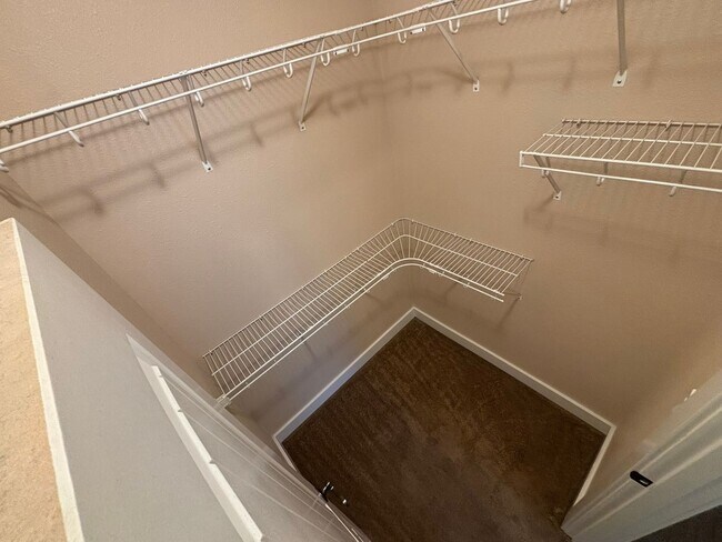 Building Photo - w1031