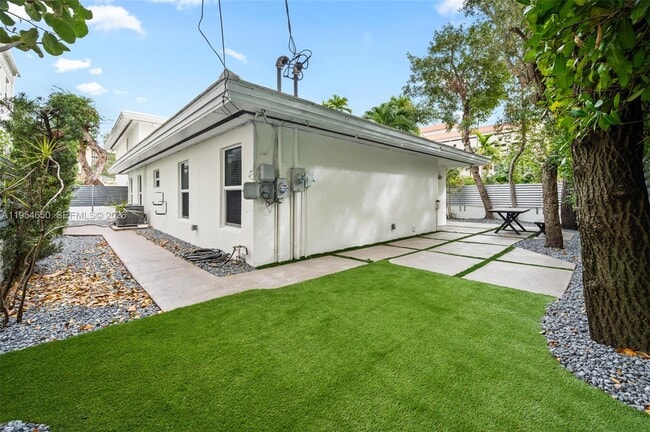 Building Photo - 126 Antiquera Ave