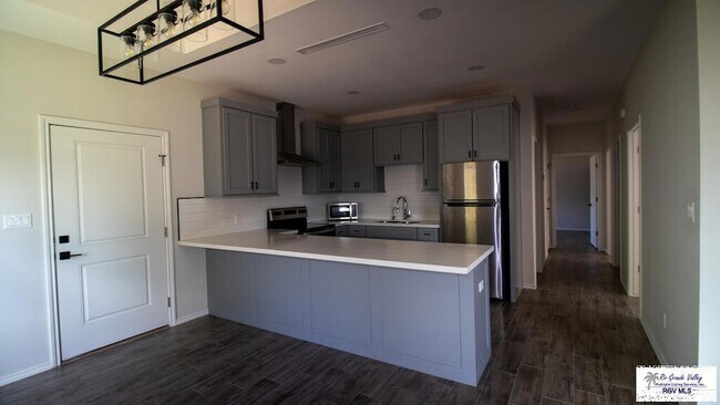 Building Photo - 312 E Magnolia Ave