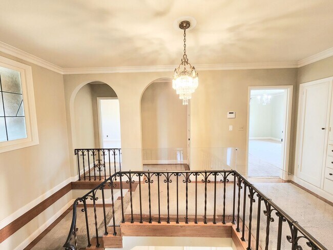 Building Photo - Elegant, spacious home in San Mateo