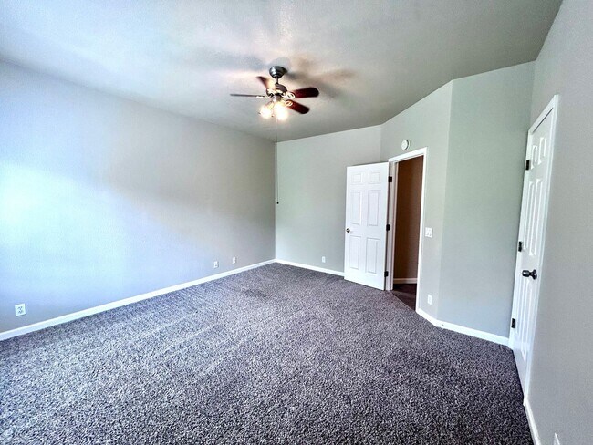 Building Photo - 5 Bedroom Home with a POOL in Folsom