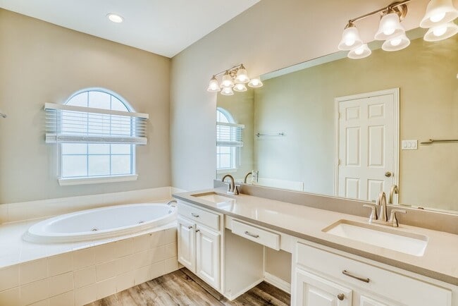 Building Photo - 7118 Turtle Lagoon Row