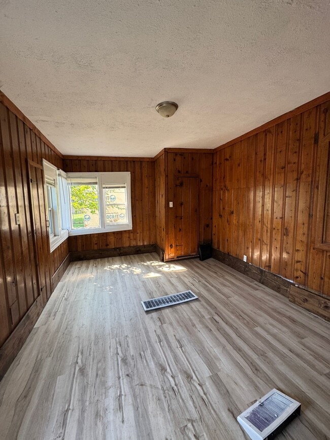 Building Photo - 726 S Meade St