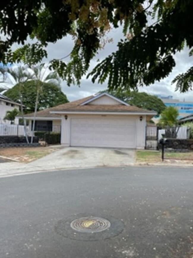 Building Photo - DON'T MISS THIS