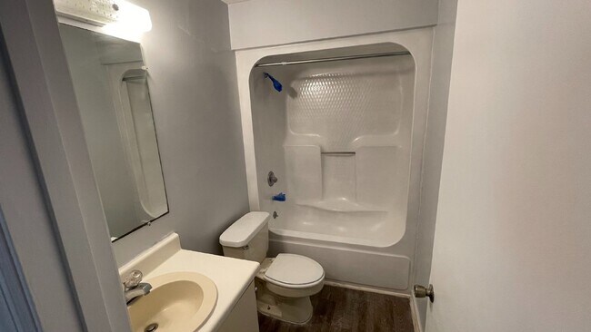 Building Photo - Apartment For Rent