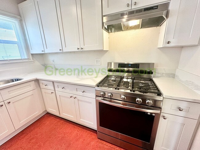 Building Photo - 3 Bed 1 Bath Unit in Ne Portland