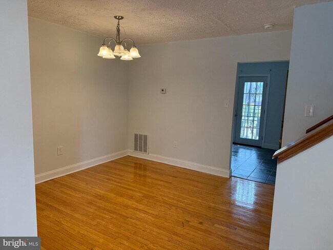 Building Photo - 7431 Shady Glen Terrace