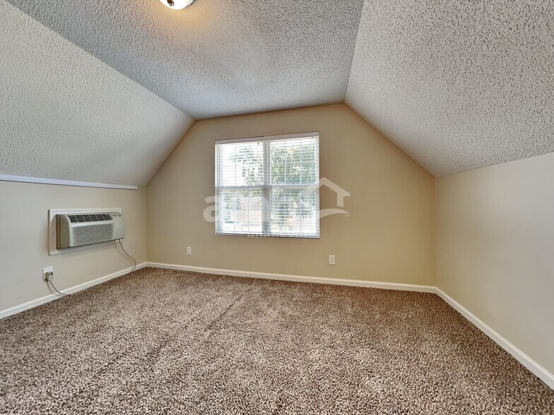 Building Photo - 131 Kingsbridge Dr