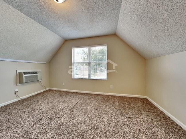 Building Photo - 131 Kingsbridge Dr