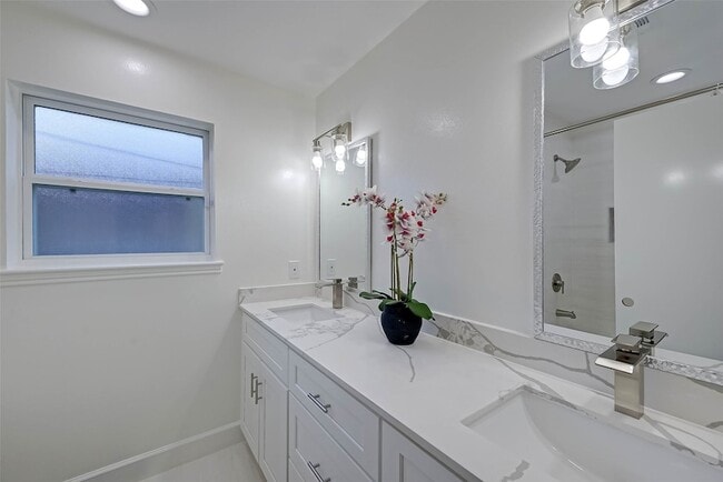 Building Photo - 5522 Caversham Dr