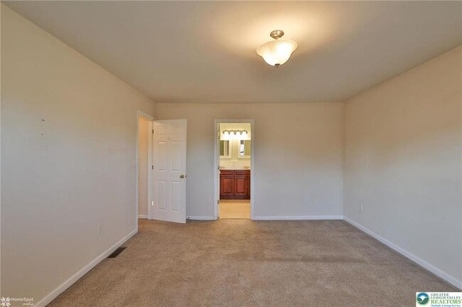 Building Photo - 2811 Kingsview Ave