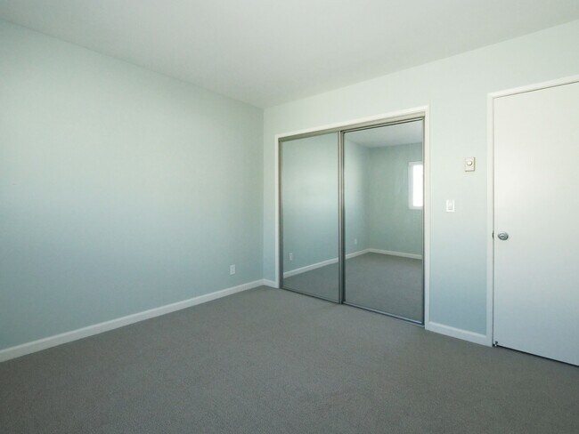 Building Photo - 405 2nd St
