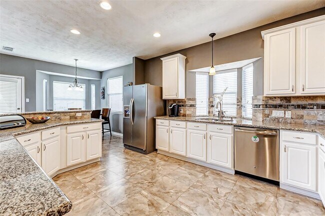 Building Photo - 2208 Breezeway Bend Dr