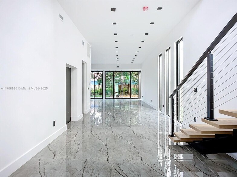 Building Photo - 3096 NW 27th St