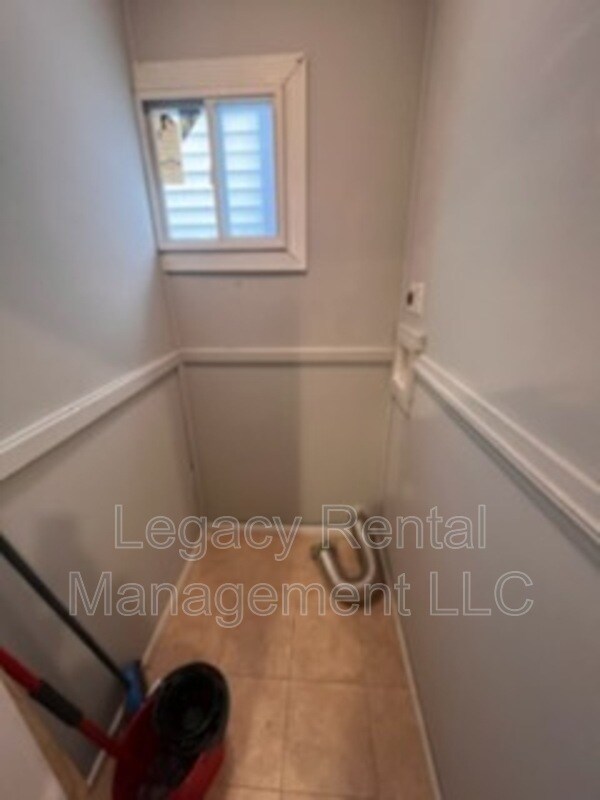 Building Photo - 4 Broad St