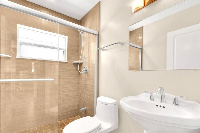 Building Photo - 105 Palamino Cir