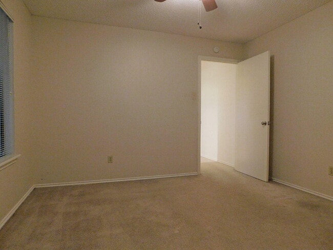 Building Photo - 6816 Frankford Ave