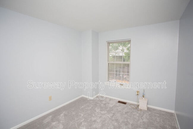 Building Photo - 12 Grant Ln
