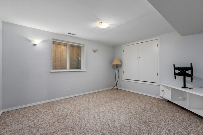 Building Photo - 4Bd/2Ba Seattle Home