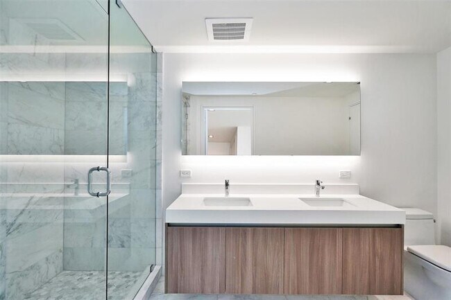 Building Photo - 401 N Birch Rd