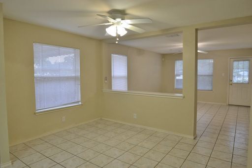 Building Photo - North West San Antonio 3/2