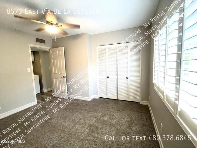 Building Photo - 8573 E Vía De La Escuela