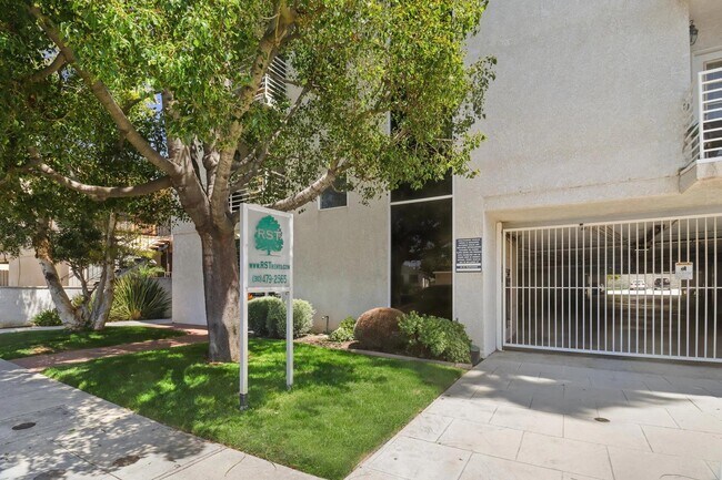 Building Photo - 4262 Lindblade Drive,