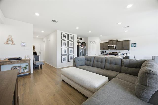 Building Photo - 304 Red Strm Wy