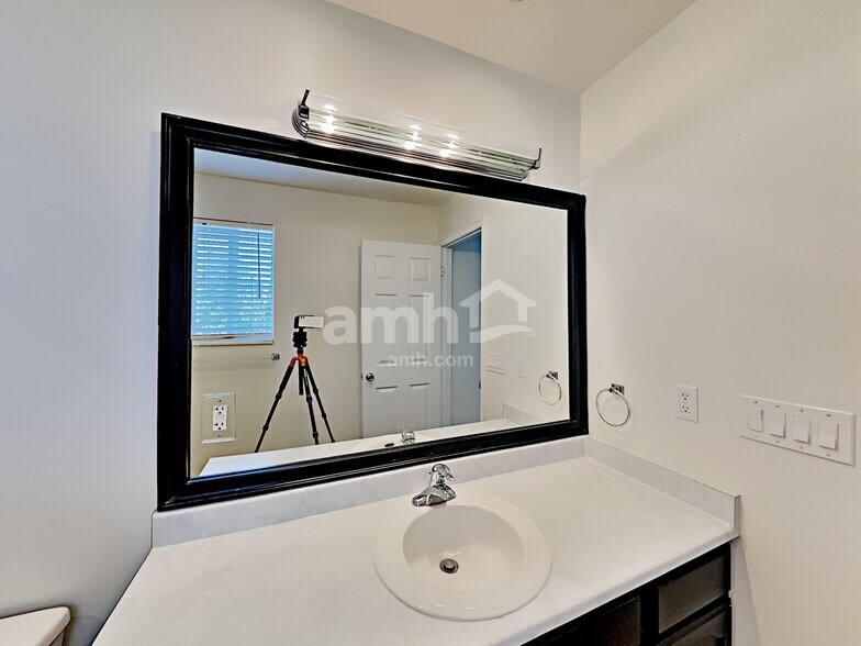 Building Photo - 2484 W 1325 N