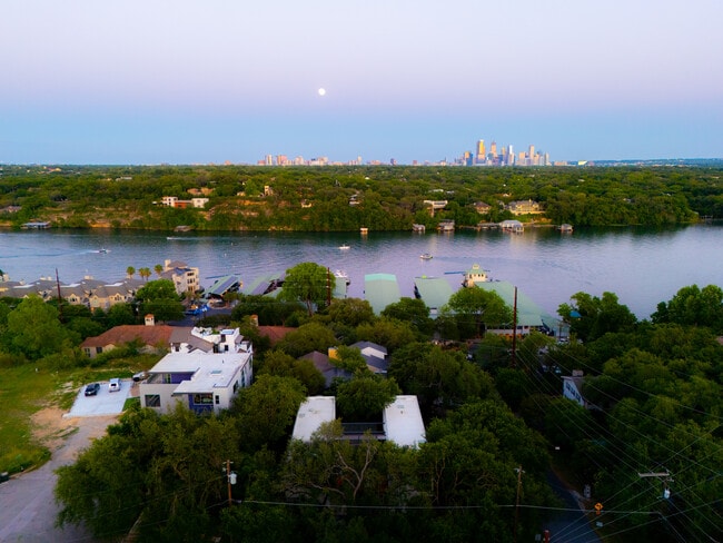 Building Photo - 2210 Westlake Dr