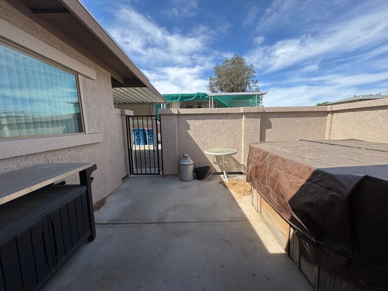 Building Photo - 1122 Avenida de las Estrellas