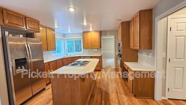 Building Photo - 6559 Gleneagle Ave SW
