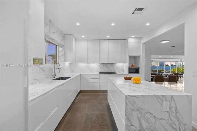 Building Photo - 205 N Hibiscus Dr