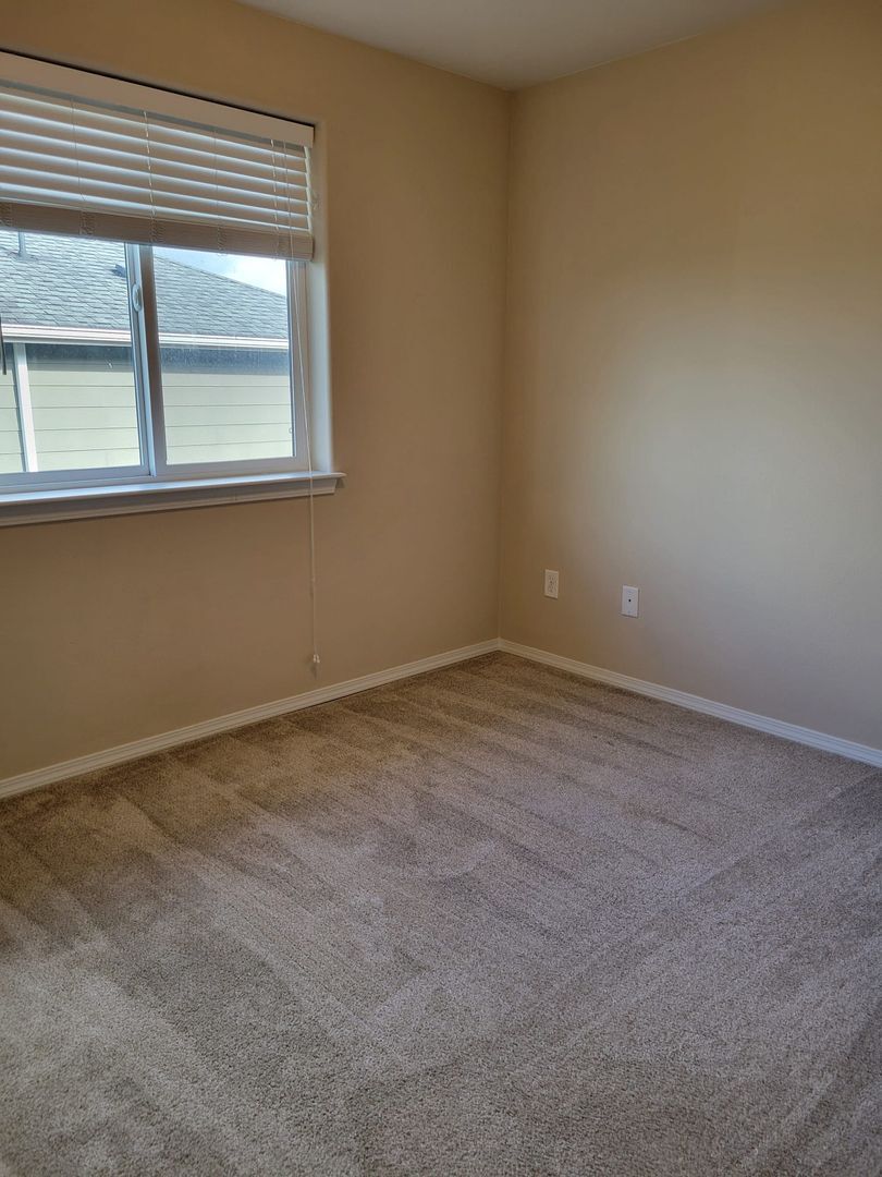 Building Photo - Suburban Serenity Nestled in the Heart of Lake Stevens